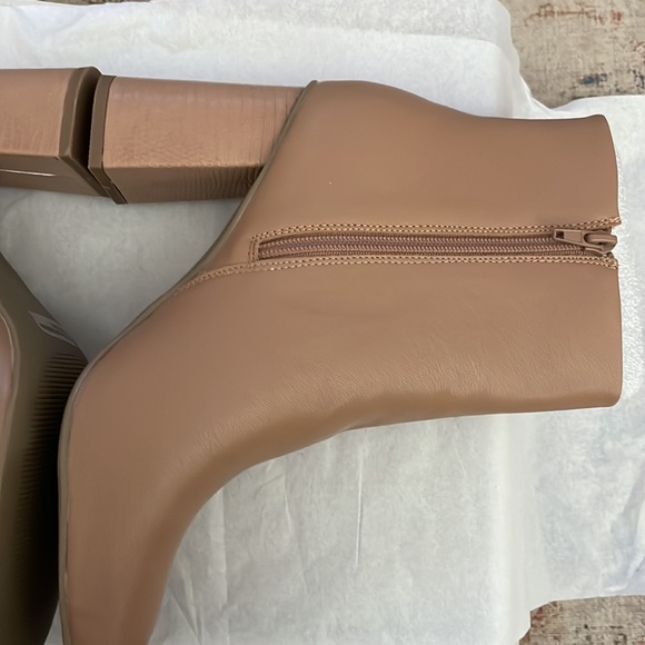 New-DV Dolce Vita Maudry Ankle Boot, size 9.5 - Picture 8 of 11